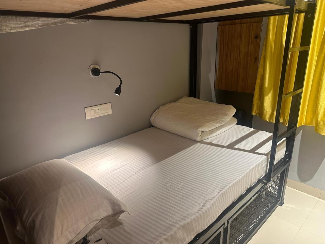 Travotale Hostel And Cowork Koregaonpark Pune Exteriör bild