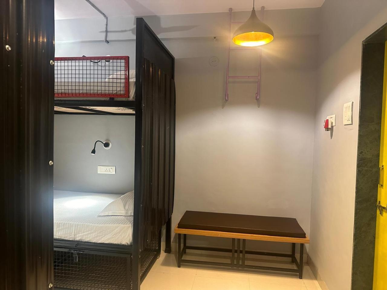 Travotale Hostel And Cowork Koregaonpark Pune Exteriör bild