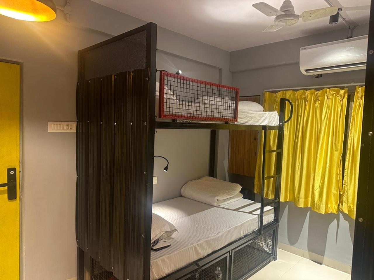 Travotale Hostel And Cowork Koregaonpark Pune Exteriör bild