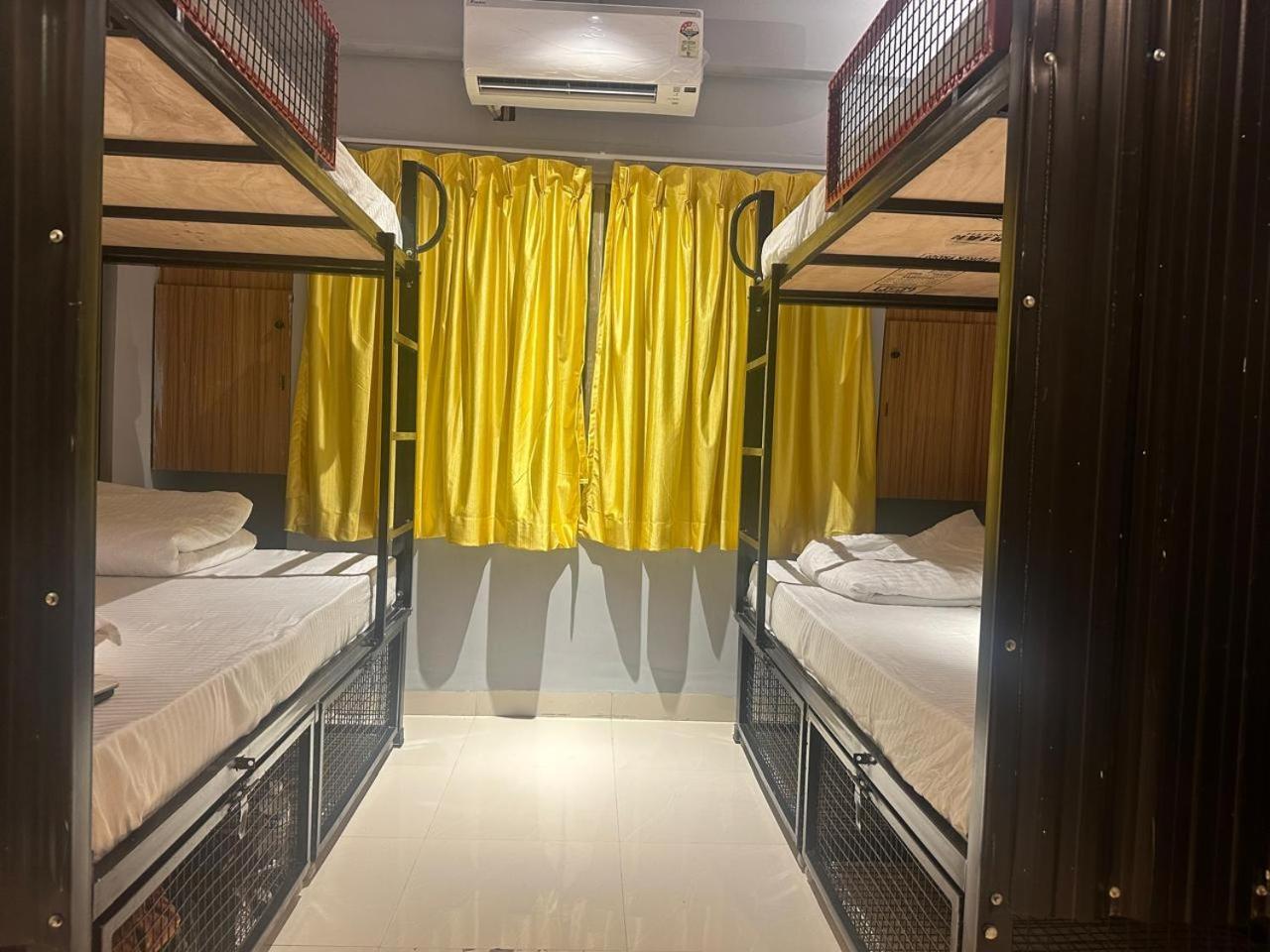 Travotale Hostel And Cowork Koregaonpark Pune Exteriör bild