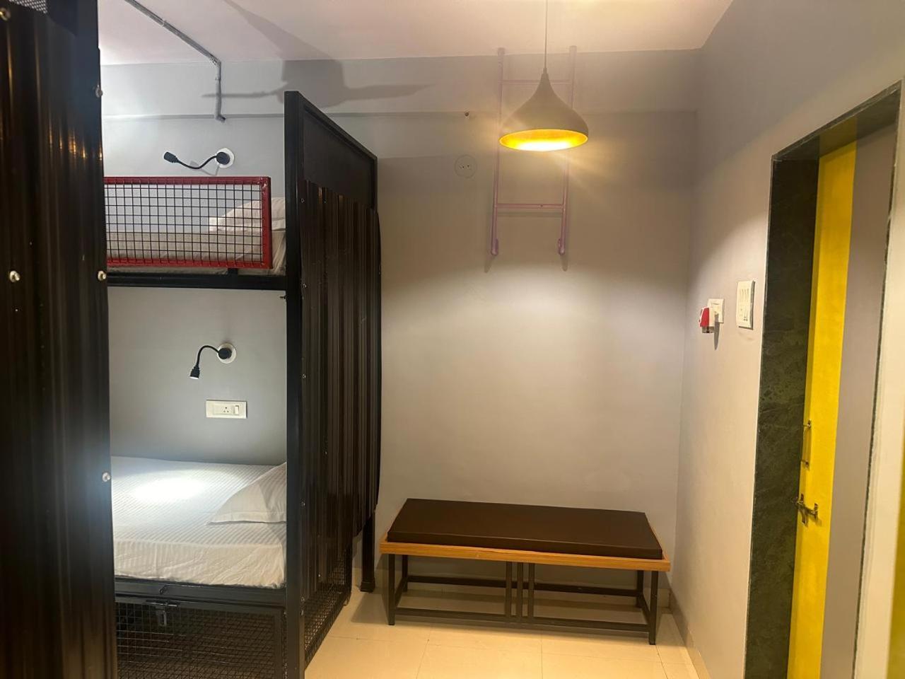Travotale Hostel And Cowork Koregaonpark Pune Exteriör bild