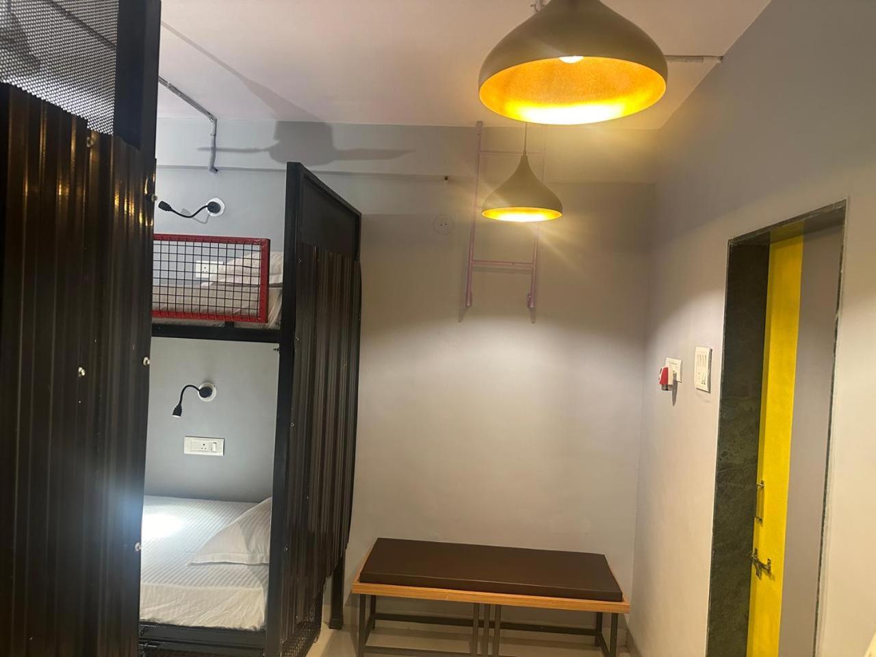 Travotale Hostel And Cowork Koregaonpark Pune Exteriör bild