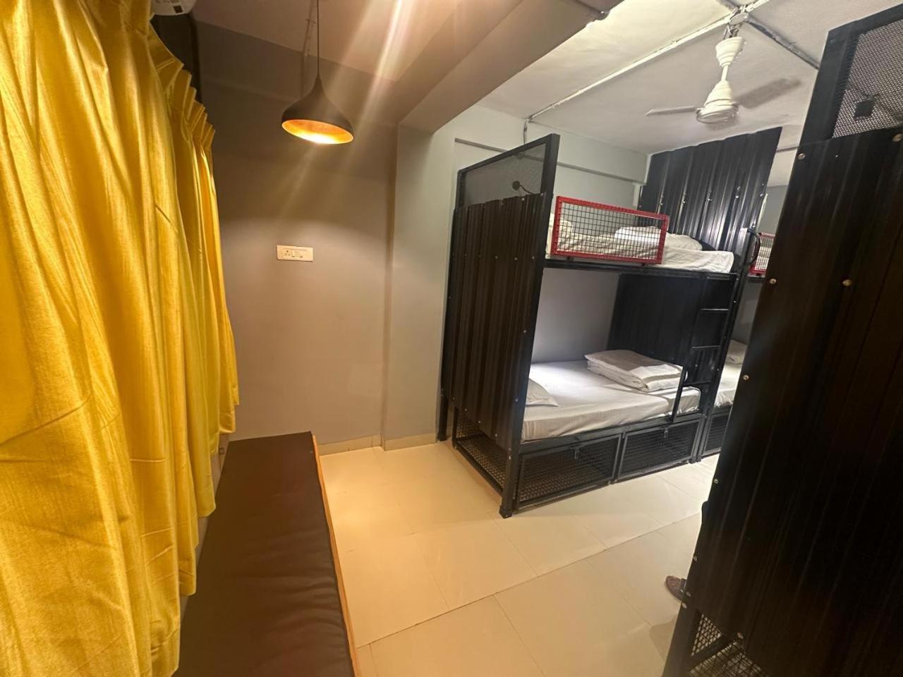 Travotale Hostel And Cowork Koregaonpark Pune Exteriör bild