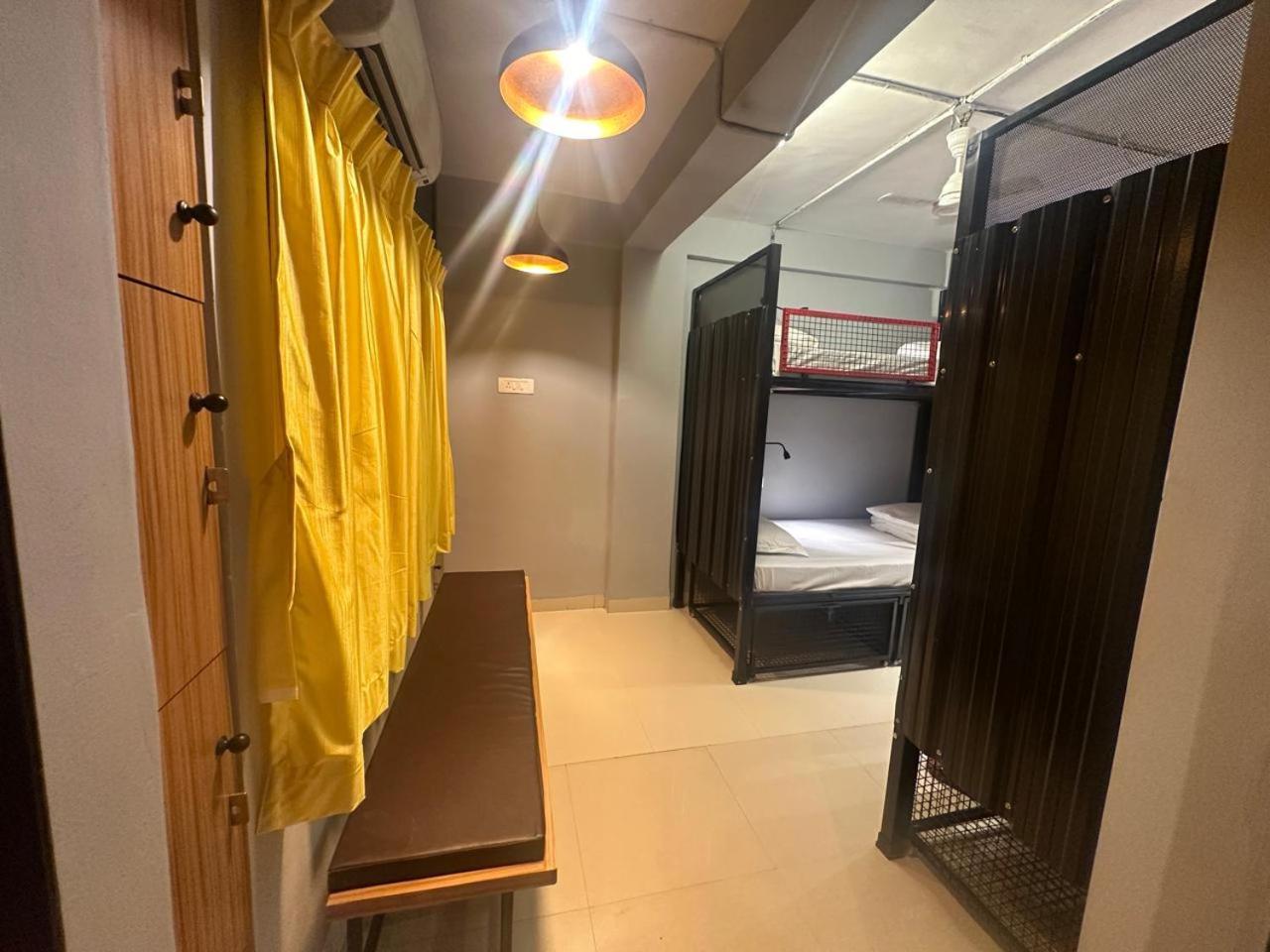 Travotale Hostel And Cowork Koregaonpark Pune Exteriör bild