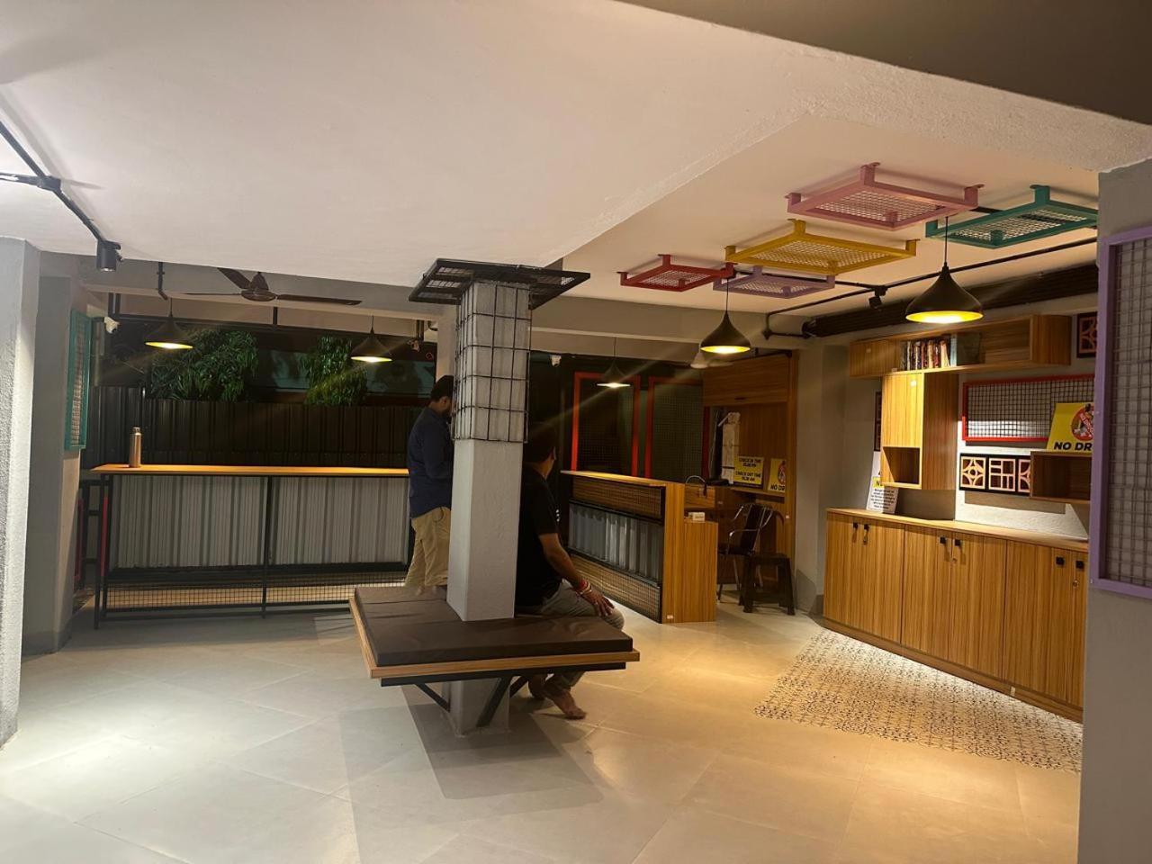 Travotale Hostel And Cowork Koregaonpark Pune Exteriör bild