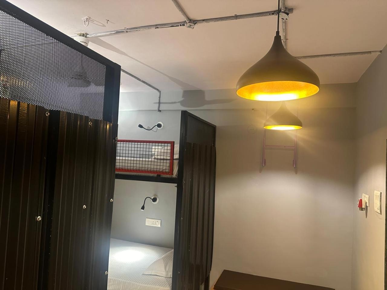 Travotale Hostel And Cowork Koregaonpark Pune Exteriör bild