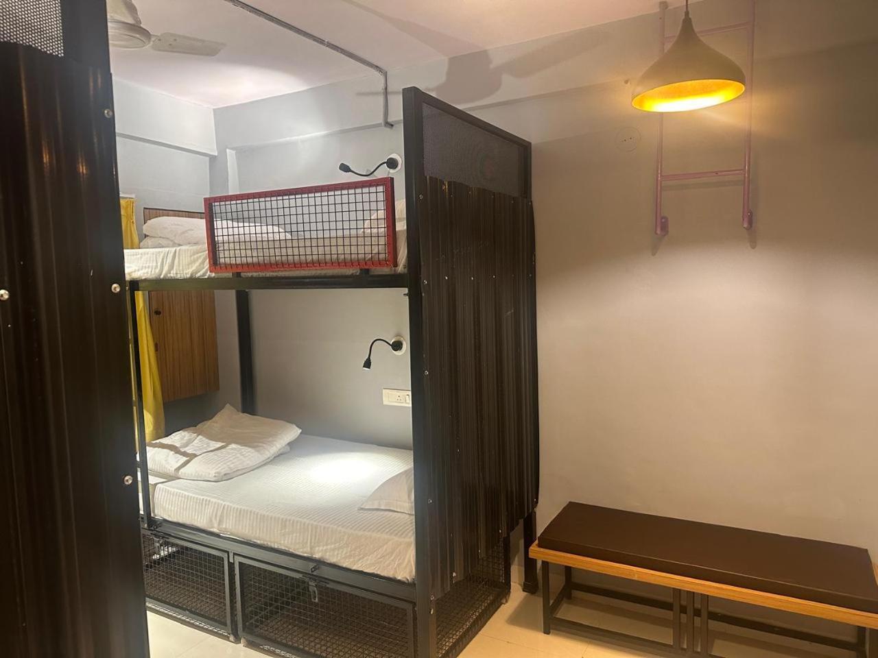 Travotale Hostel And Cowork Koregaonpark Pune Exteriör bild