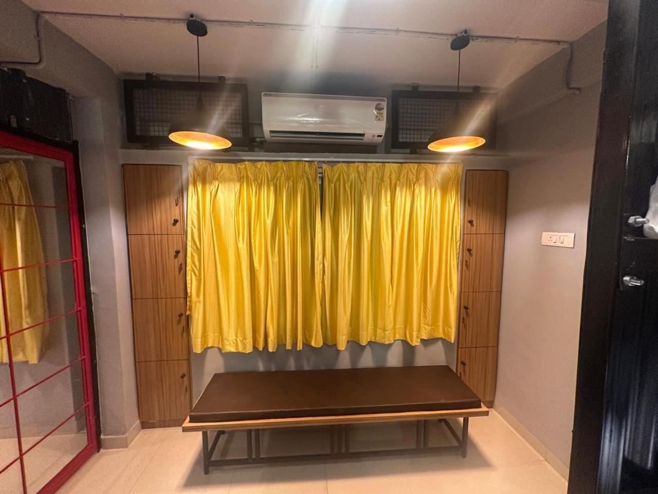 Travotale Hostel And Cowork Koregaonpark Pune Exteriör bild