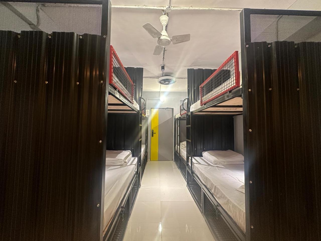 Travotale Hostel And Cowork Koregaonpark Pune Exteriör bild