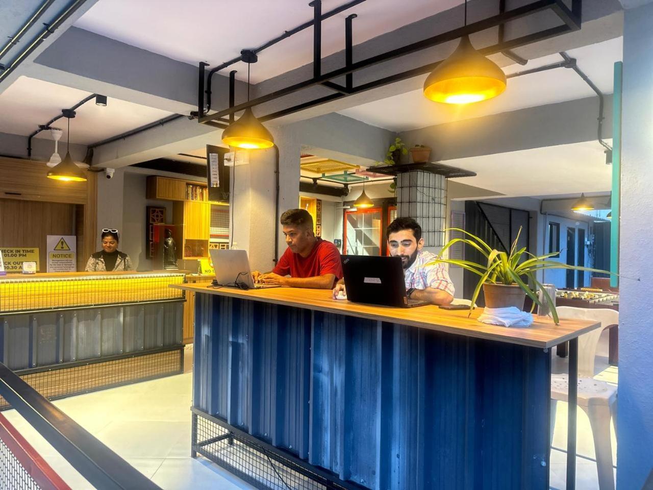 Travotale Hostel And Cowork Koregaonpark Pune Exteriör bild