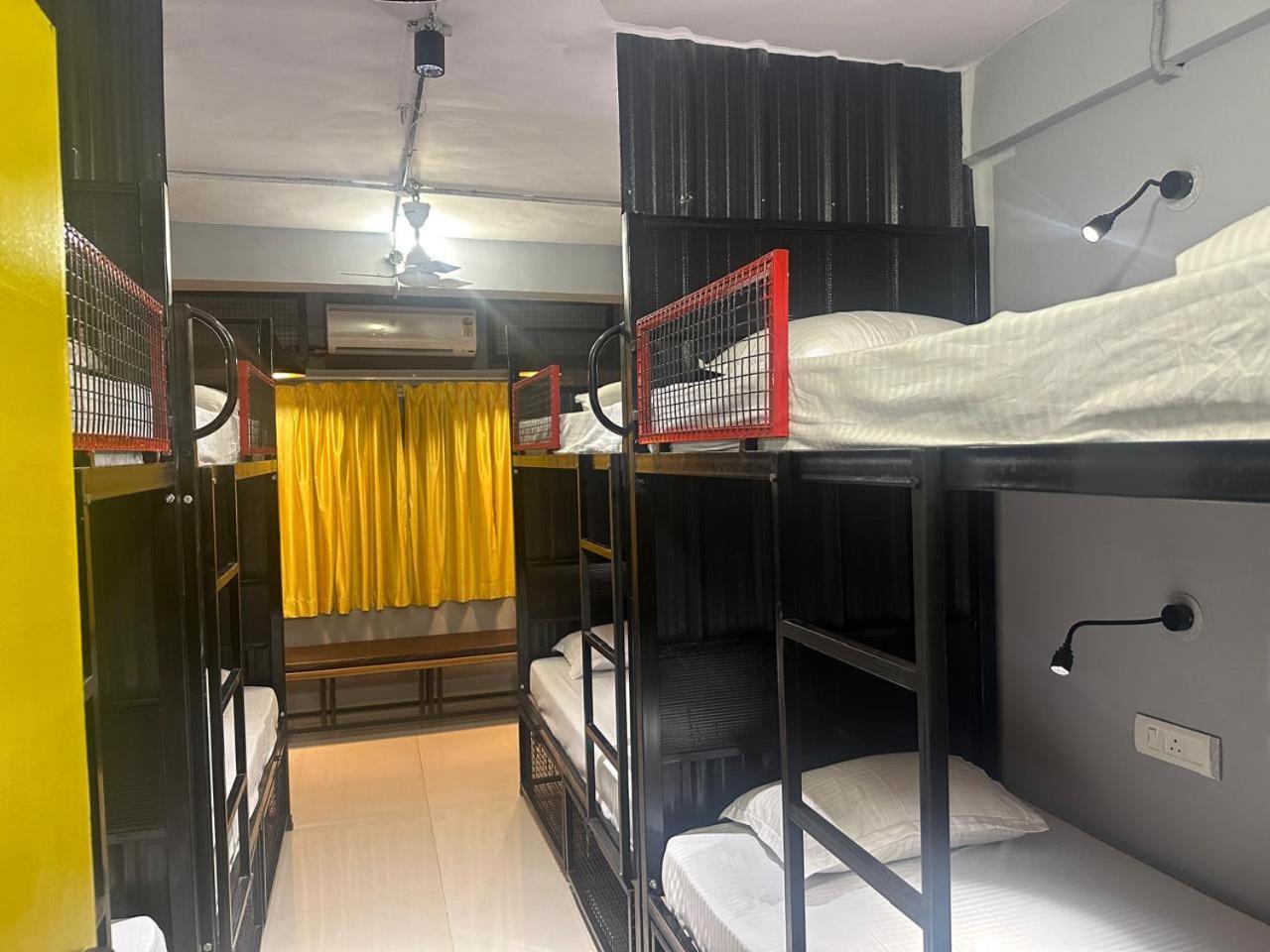 Travotale Hostel And Cowork Koregaonpark Pune Exteriör bild