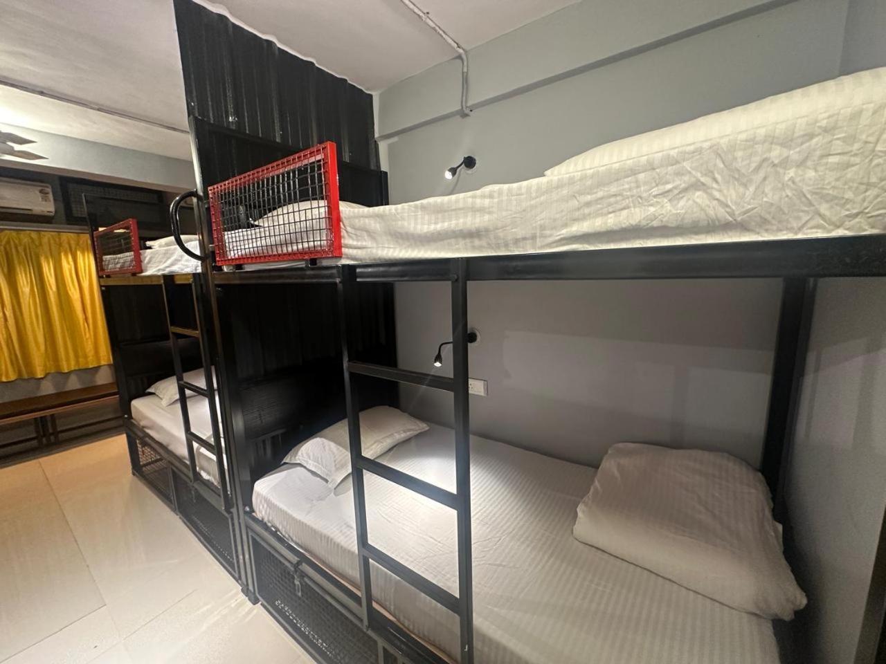 Travotale Hostel And Cowork Koregaonpark Pune Exteriör bild