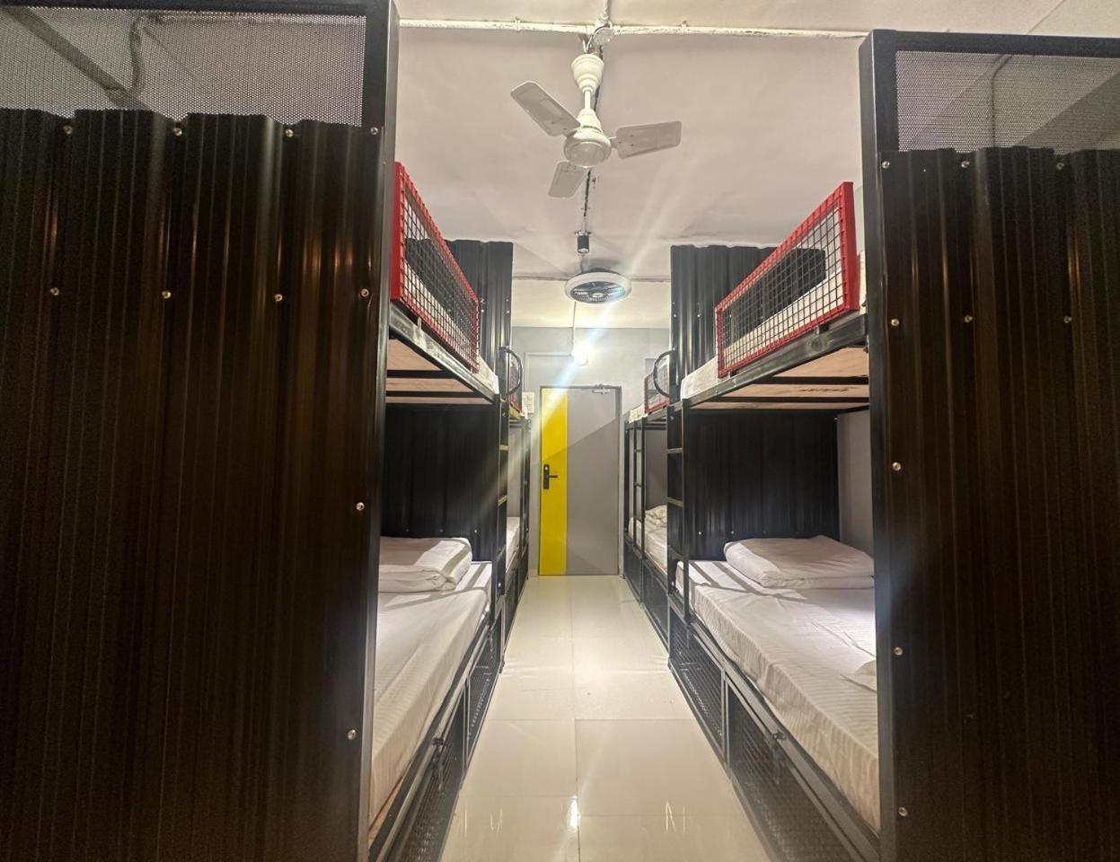 Travotale Hostel And Cowork Koregaonpark Pune Exteriör bild